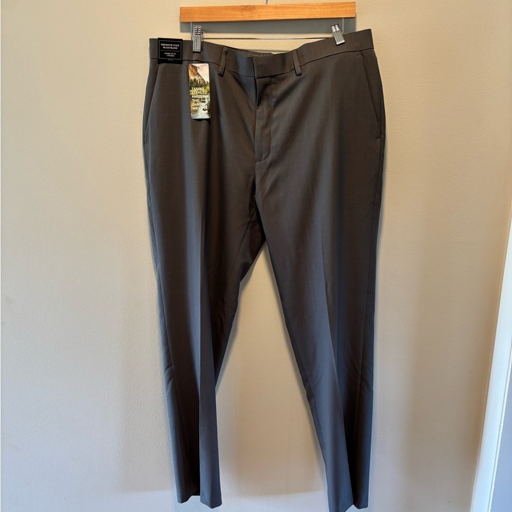 NWT Haggar Premium Comfort Slim Dress Pants 38x32